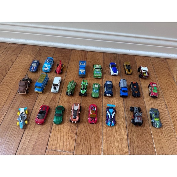 Lot of 26 Toy Cars Hot Wheels Matchbox and More Diecast Vehicles - Picture 1 of 11